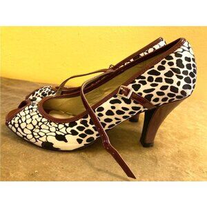 Madden girl black/white print 40s retro peep toe heels w/burgundy trim